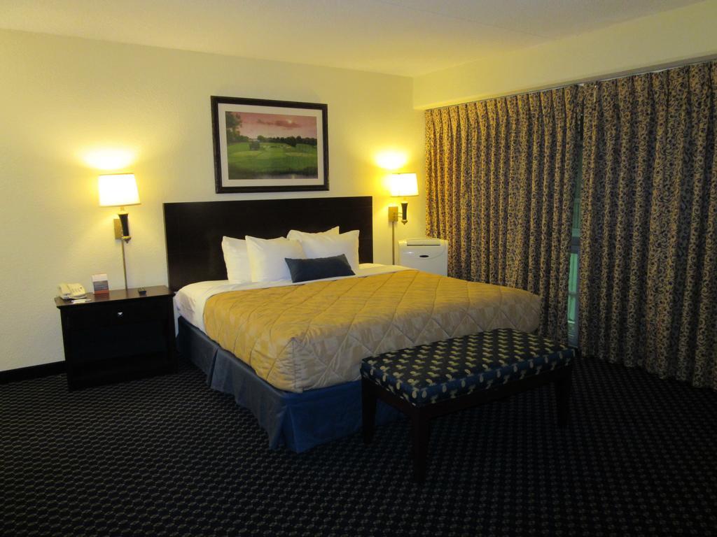 Atrium Hotel & Conference Center Hutchinson Εξωτερικό φωτογραφία