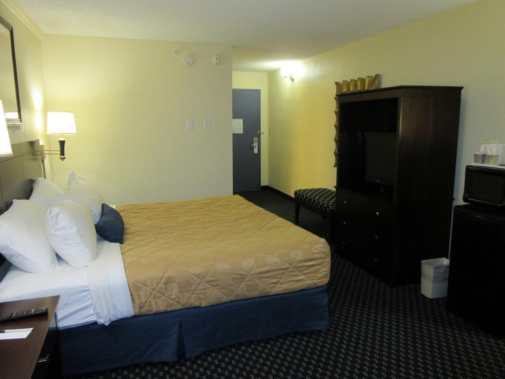 Atrium Hotel & Conference Center Hutchinson Εξωτερικό φωτογραφία