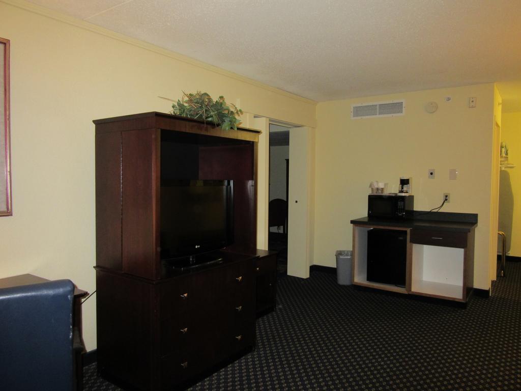 Atrium Hotel & Conference Center Hutchinson Εξωτερικό φωτογραφία