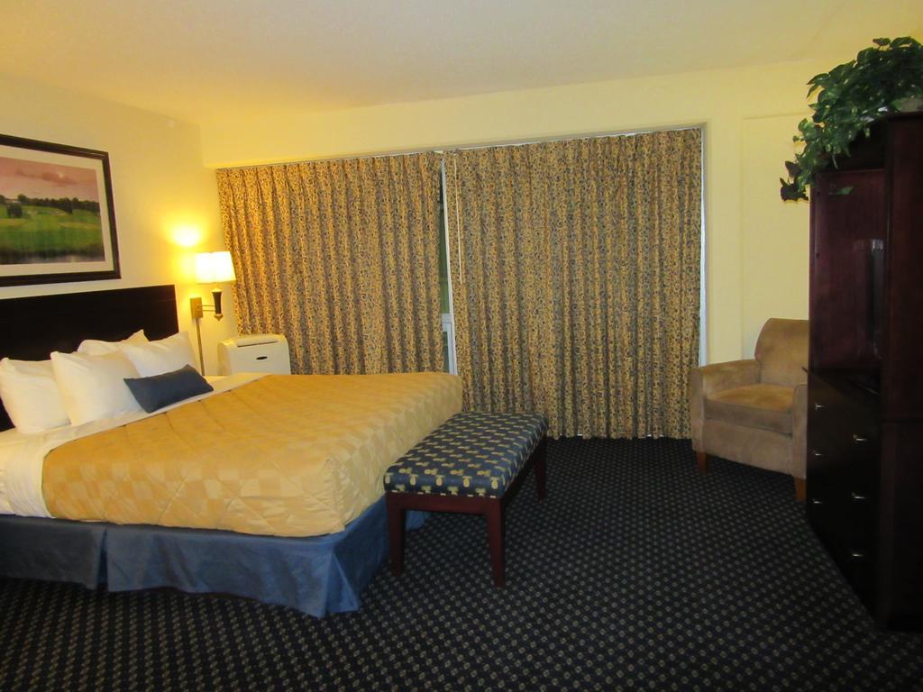 Atrium Hotel & Conference Center Hutchinson Εξωτερικό φωτογραφία