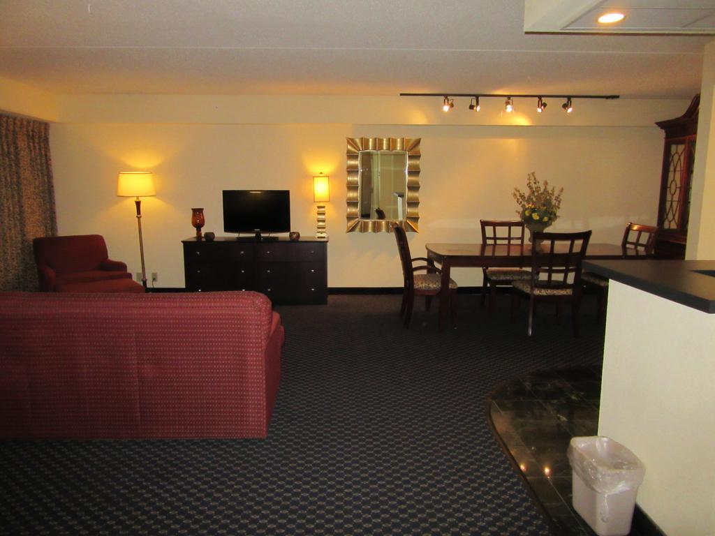 Atrium Hotel & Conference Center Hutchinson Εξωτερικό φωτογραφία